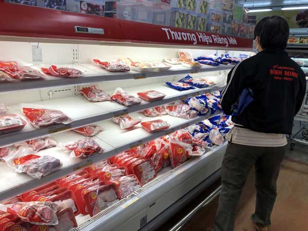 Giá rau hạ nhiệt, dân không còn chen chúc đi siêu thị mua đồ