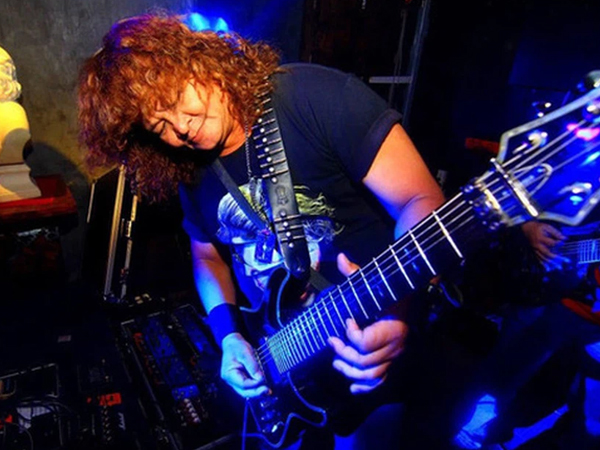 Rocker Trung Thành Sago qua đời ở tuổi 65 khi đang điều trị Covid-19, cả vợ và con đều nhiễm virus