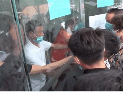 Video: 'Chật cứng' người xếp hàng chờ xét nghiệm Covid-19 ở Hà Nội, phải ra về vì quá đông
