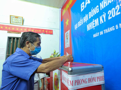 Khởi tố nguyên chủ tịch HĐND xã mang phiếu về nhà 'bầu cho mình'