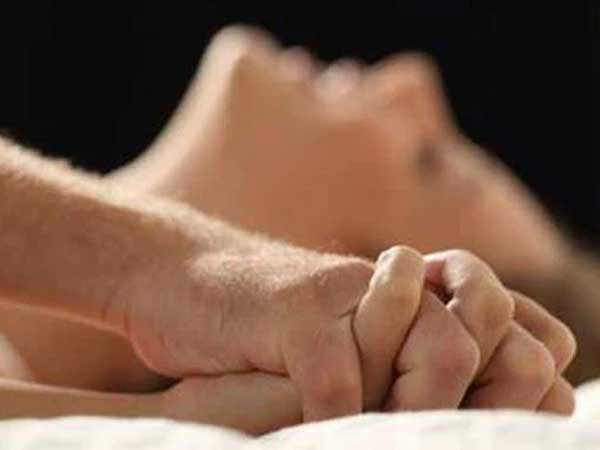 Chê vợ ồn ào khi đang hăng say ân ái, ông chồng nhận được lời đáp trả đầy cay đắng
