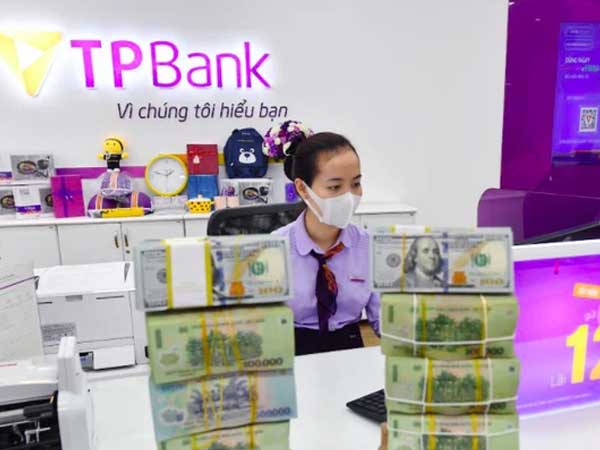 Lợi nhuận khủng của các ngân hàng trong 6 tháng đầu năm nay đến từ đâu?