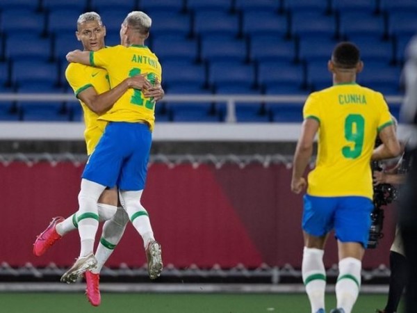 Brazil đè bẹp Đức với ‘hat-trick’ chớp nhoáng của Richarlison