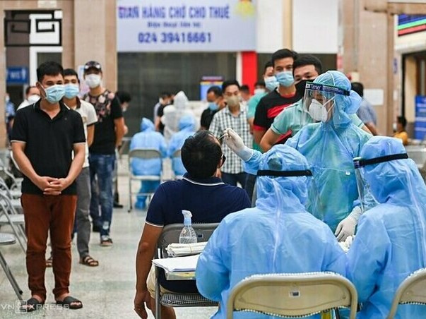 Hà Nội thêm 17 ca dương tính SARS-CoV-2, trong đó 1 người phát hiện qua sàng lọc ho sốt ngoài cộng đồng