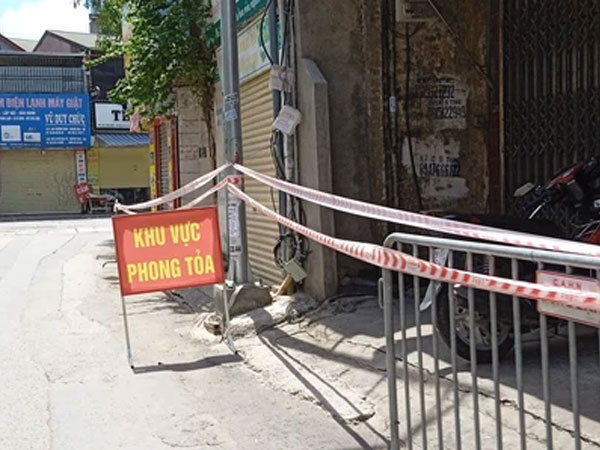 Hà Nội: Thêm 21 ca dương tính SARS-CoV-2, trong đó 1 học sinh lớp 10 ở Văn Chương và 1 người ở Phố Huế được phát hiện qua sàng lọc ho sốt