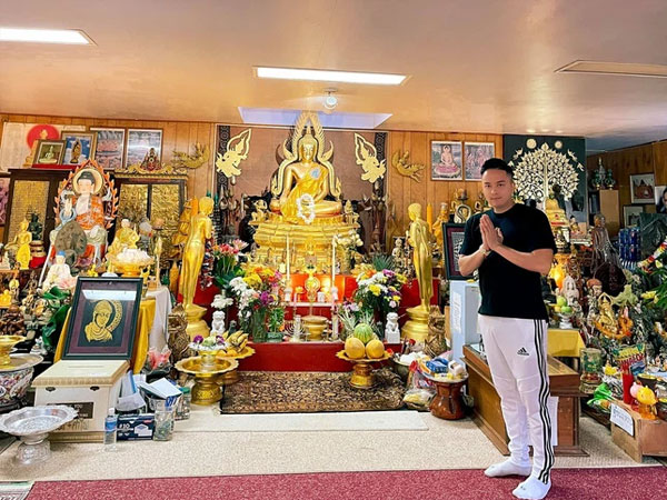 Cao Thái Sơn bị chỉ trích vì tư thế đứng phản cảm ở chùa, chính chủ lên tiếng giải thích có hợp lý?