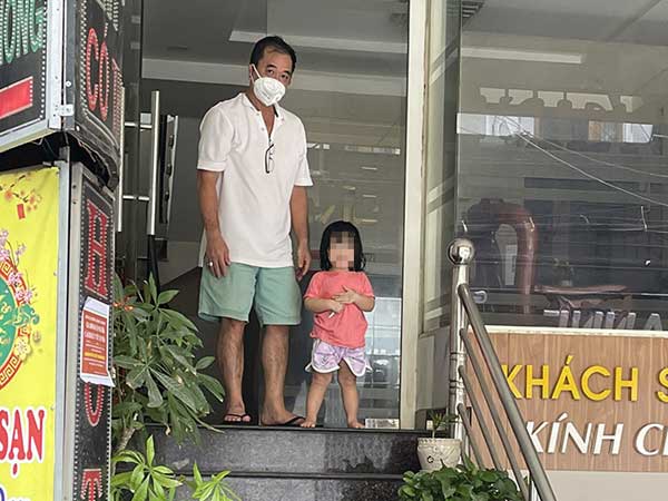 Ông bố mất 3 người thân trong đại dịch: Vợ chồng tôi đã được ra viện