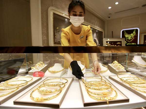 Giá vàng tiếp tục tăng, hướng mốc 58 triệu đồng/lượng