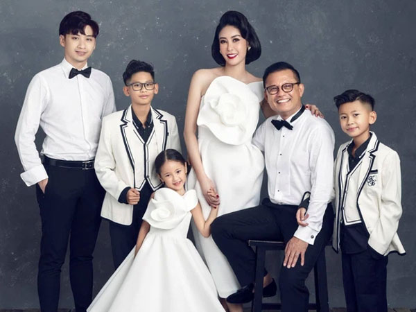 Sau ồn ào 'công chúa triều Nguyễn', Hà Kiều Anh khoe ảnh đại gia đình nhân kỷ niệm ngày cưới, nhan sắc con gái út gây chú ý