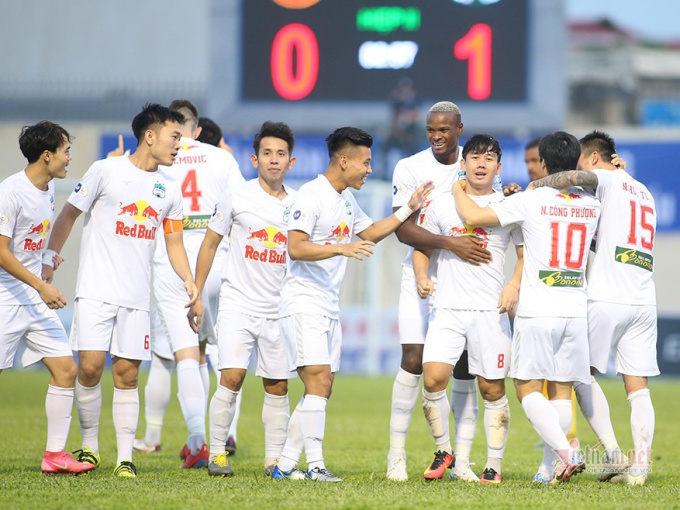 Nhiều đội V-League ủng hộ dừng giải, trao cúp cho HAGL