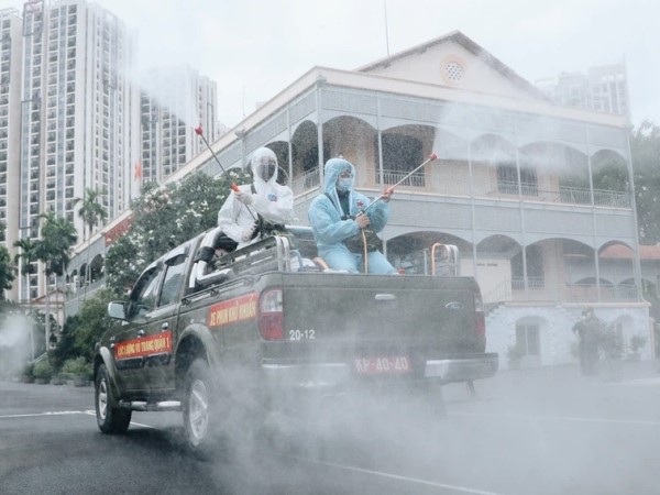 Ảnh: Bắt đầu chiến dịch phun khử khuẩn diệt Covid-19 lớn nhất lịch sử ở TP.HCM
