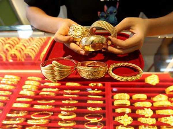 Thị trường vàng trong nước 'tê liệt' vì Covid-19