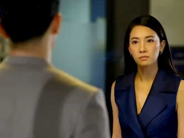 Sinh nhật mẹ, chồng nhắc 'nhìn chị dâu mà học', vợ không đáp lại nửa lời chỉ đưa mảnh giấy mà anh ta đứng không vững
