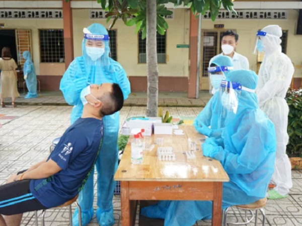 Hà Nội: Số ca dương tính SARS-CoV-2 giảm chỉ còn 4 trường hợp trong chiều 24/7, ngày đầu giãn cách có tổng 23 ca