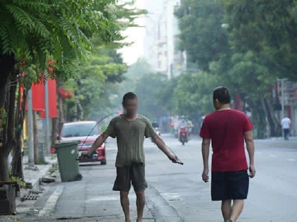 Hà Nội: Vẫn còn người ra đường tập thể dục bất chấp chỉ thị giãn cách xã hội