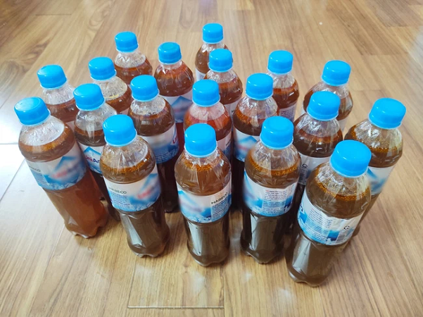 Tích trữ hàng lít nước phở cấp đông trong chai nhựa vào ngày đầu Hà Nội giãn cách, người đàn ông 'lo xa' khiến ai nấy bật cười