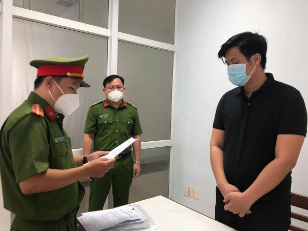 Bắt nhân viên ngân hàng lập khống hồ sơ để lừa đảo chiếm đoạt tiền tỷ