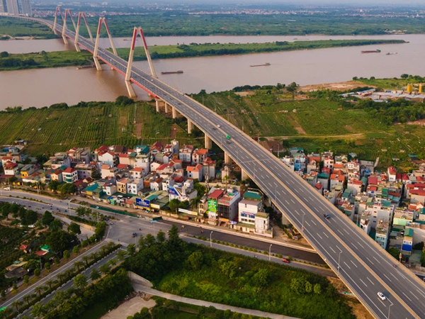 Ảnh: Toàn cảnh Hà Nội nhìn từ trên cao trong ngày giãn cách xã hội theo Chỉ thị 16