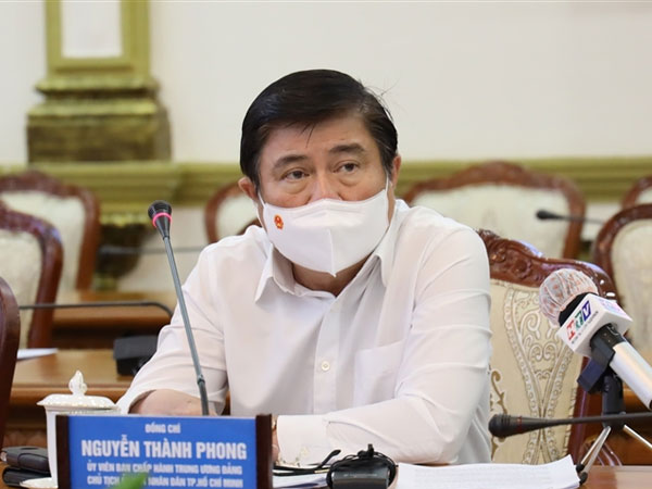 Chủ tịch TP.HCM: Từ ngày mai, người dân tuyệt đối không ra đường sau 18h