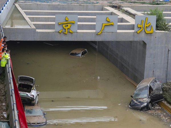 Bão lũ hoành hành khắp châu Á