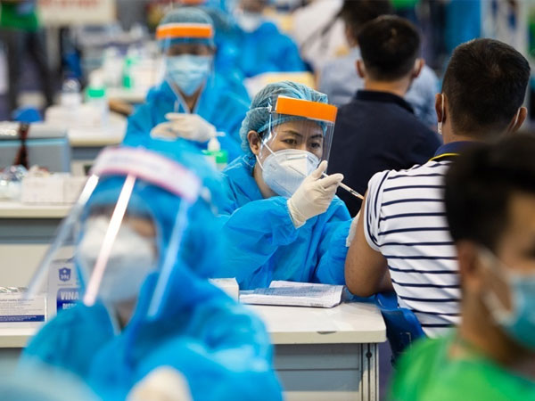 Phó Chủ tịch TP.HCM giải thích việc cho Vingroup mượn 5.000 liều vắc xin