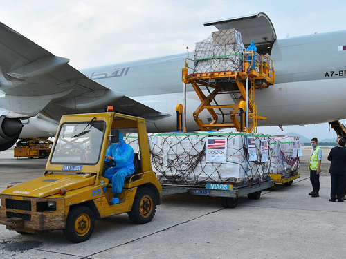 Hơn 1,5 triệu liều vắc-xin Moderna do Mỹ viện trợ đến Nội Bài
