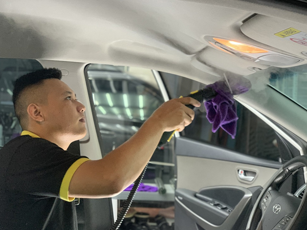 Mẹo vệ sinh trần mái bên trong xe ô tô