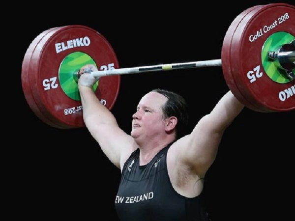 VĐV chuyển giới dự Olympic Tokyo bị cựu tổng thống Donald Trump ‘tấn công’