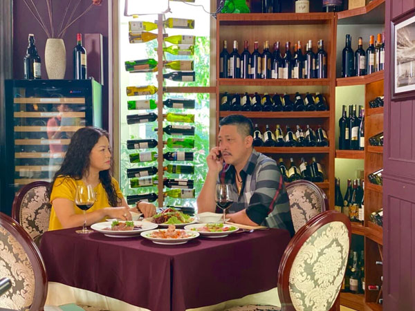 Hương vị tình thân phần 2: Ông Tấn trở lại, có cảnh ở chung với bà Sa, đi chơi bida cùng Dũng