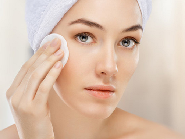 Bí quyết giúp da hạn chế nổi mụn vào mùa hè