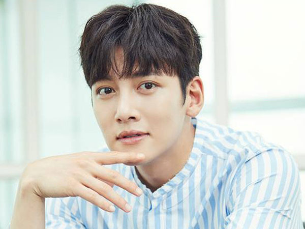 NÓNG: Nam tài tử nổi tiếng Hàn Quốc Ji Chang Wook nhiễm Covid-19, hiện đang tự cách ly và điều trị