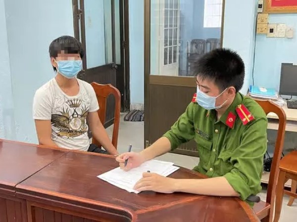 Nam thanh niên quan hệ tình dục rồi quay clip 'nóng' với bạn gái 15 tuổi