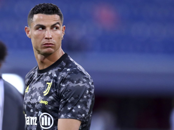 Ronaldo 'chiến tranh lạnh' với Juventus: Cơ hội cho nhà giàu PSG