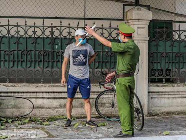 Trong 1 ngày, Hà Nội xử phạt hơn 1,5 tỷ đồng với 804 trường hợp vi phạm phòng, chống dịch