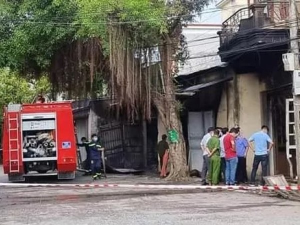 Vợ chồng chủ cửa hàng tạp hóa chết trong đám cháy, trên người có nhiều vết đâm