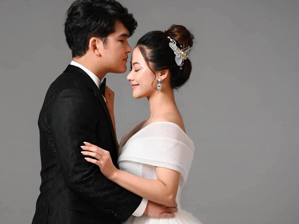 Cặp đôi Núi - Hoa trong 'Mùa hoa tìm lại' tung ảnh cưới cực ngọt