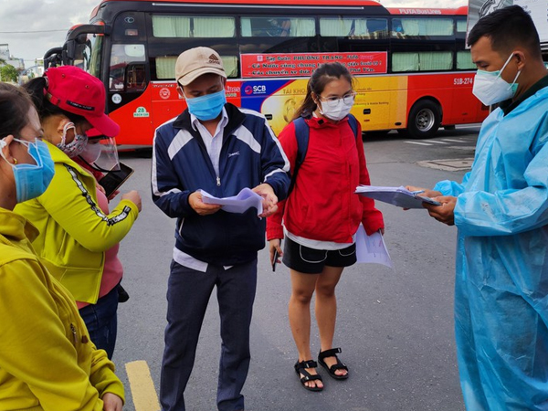 400 người dân Phú Yên về quê trên 20 chuyến xe ân tình