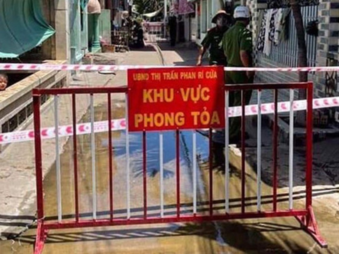 Thuyền viên lén leo lên xe container bám về nhà, test nhanh có kết quả dương tính