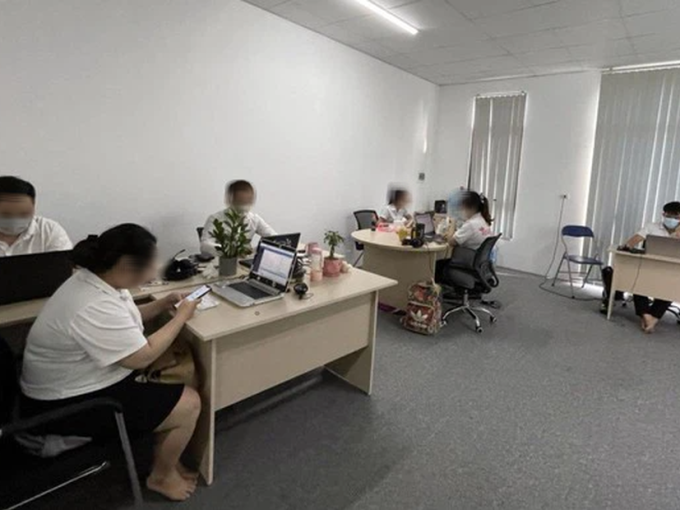 Hà Nội: Bất chấp quy định giãn cách, 24 người vẫn 'miệt mài' làm việc tại văn phòng công ty bán lẻ dụng cụ thể thao