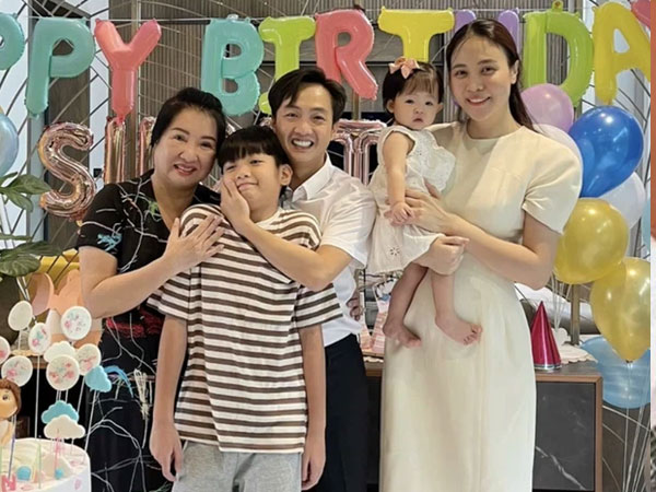 Tiệc thôi nôi nhà Cường Đô La: Lần đầu công khai tên thật của Suchin, mẹ chồng đại gia của Đàm Thu Trang lộ diện