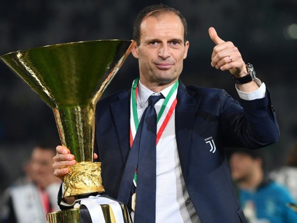 HLV Allegri cảnh báo Ronaldo sẽ phải ngồi ghế dự bị