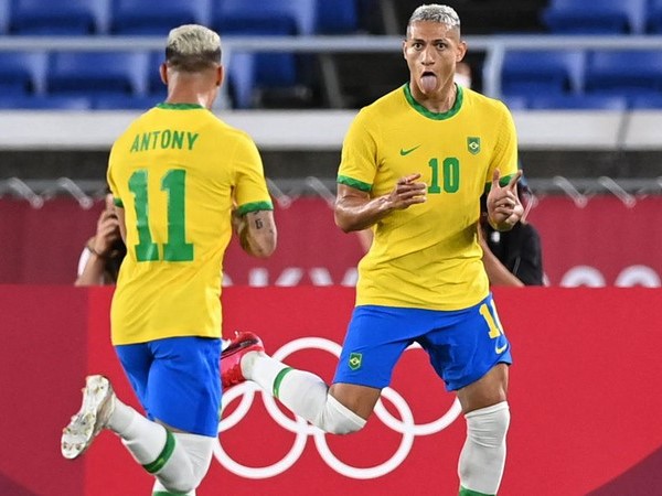 Brazil nhẹ nhàng đẩy Saudi Arabia về nước