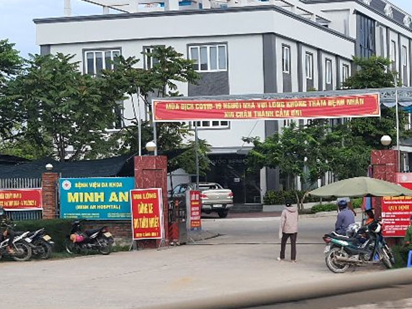 Vào bệnh viện chăm con ốm, mẹ dương tính SARS-CoV-2