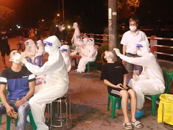 5 người trong gia đình làm nhà hàng dương tính SARS-CoV-2