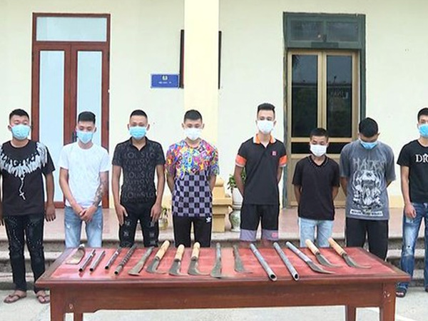Hẹn nhau mang dao, kiếm, tuýp sắt đi giải quyết… mâu thuẫn!