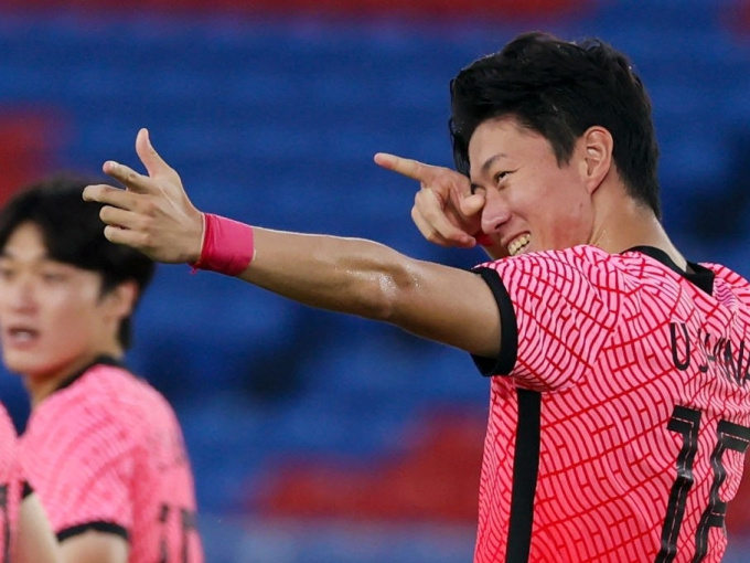 Đội bóng quê hương thầy Park 'hủy diệt' đối thủ cạnh tranh 6-0, vào tứ kết Olympic ở ngôi đầu bảng