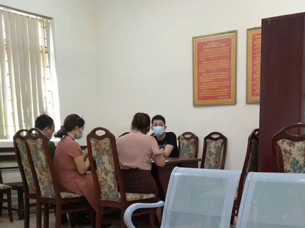 Nam thanh niên khạc nhổ, ném khẩu trang ở thang máy chung cư Hà Nội bị phạt 4 triệu đồng