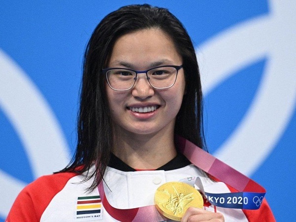 Bé gái gốc Hoa bị bố mẹ bỏ rơi thành nhà vô địch Olympic gây tranh cãi ở Trung Quốc