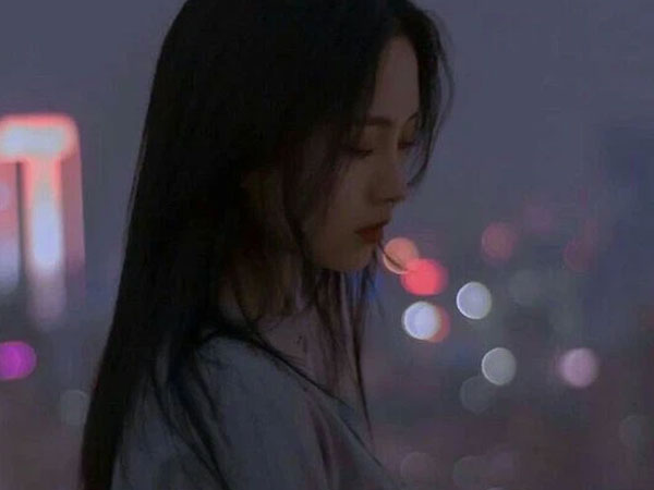 Ở nhà cả ngày với nhau, chồng nghĩ ra thú vui khó lòng tưởng tượng khiến tôi không dám nhìn mình trong gương