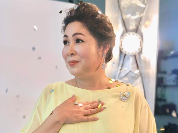 Fanpage của Hồng Vân bất ngờ bỏ danh hiệu NSND, đổi thành 'Nghệ sĩ' khiến dân tình hoang mang